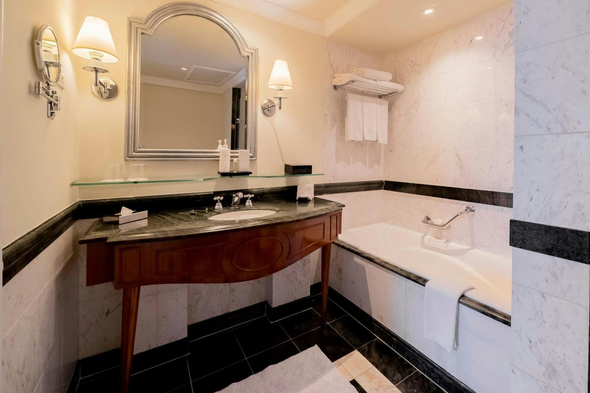 Executive lounge access Suite 1 King Sofa bed Ocean view